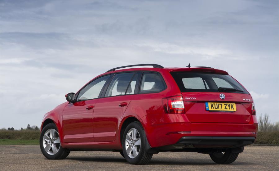  Skoda Octavia Estate 2017 года  (UK) (фото 6 из 17)